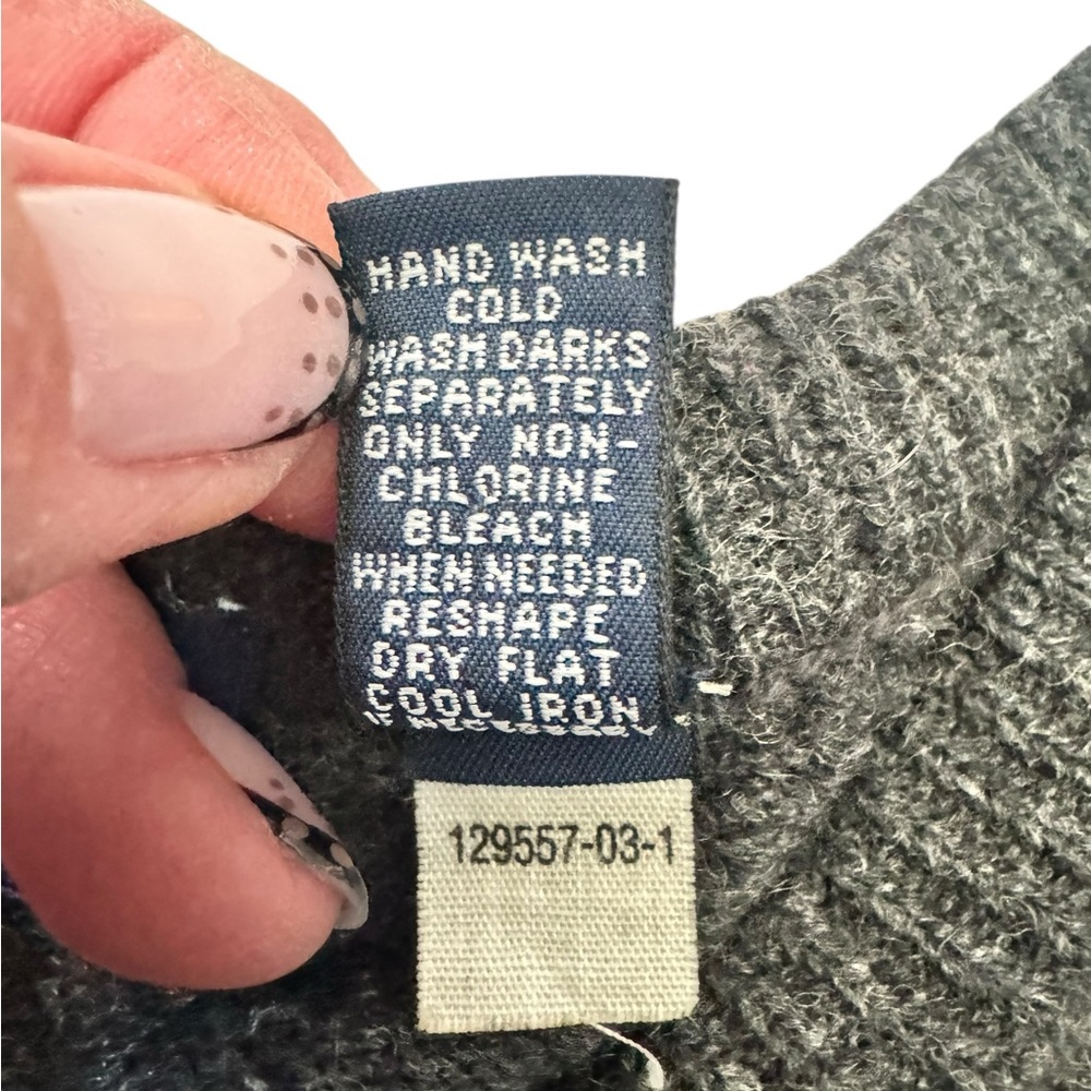 GAP 100% Lambswool Fair Isle Men’s Snowflake V-Neck Sweater M Gray Black Winter - Picture 7 of 7